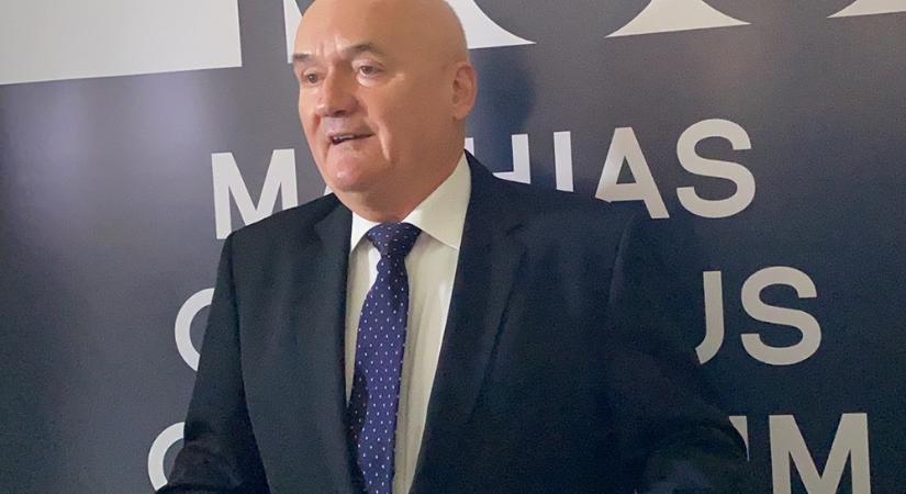 Zöld utat adott a parlament igazságügyi bizottsága Hende alkotmánybíró kinevezésének