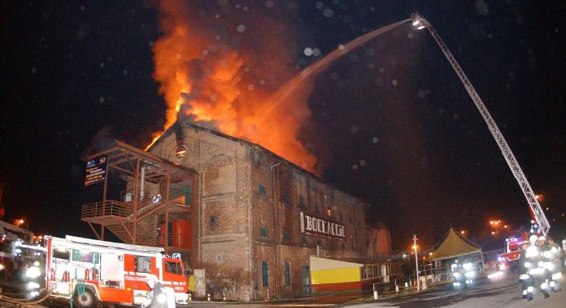 Boccaccio és Tropical diszkó– tűzben veszett el a pécsi éjszaka legendás múltja (GALÉRIA)