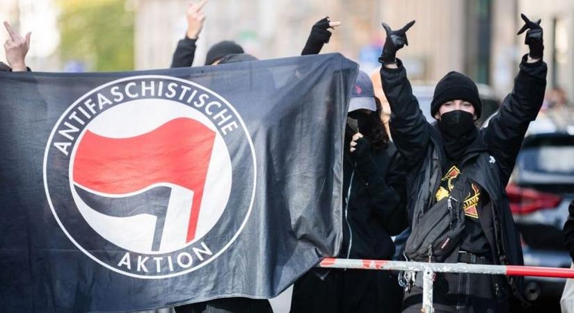 Virágzik a „brüsszeli demokrácia”: antifák támadtak az MCC Brussels békés rendezvényére