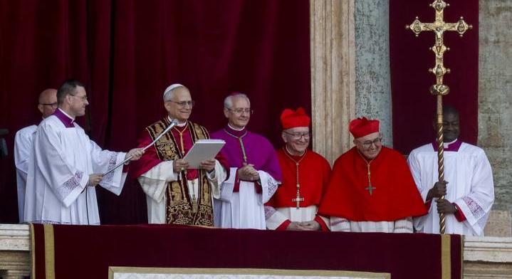 Megható pillanat XIV. Leó pápa bemutatásakor: a fél világ lemaradt róla