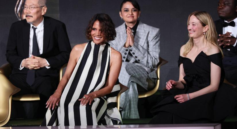 Ilyen még nem volt! Halle Berry olyan kihívó ruhában jelent meg Cannes-ban, hogy elküldték átöltözni