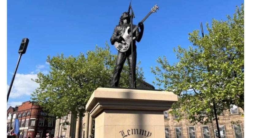 Lemmy tiszteletére szobrot állítottak a szülővárosában