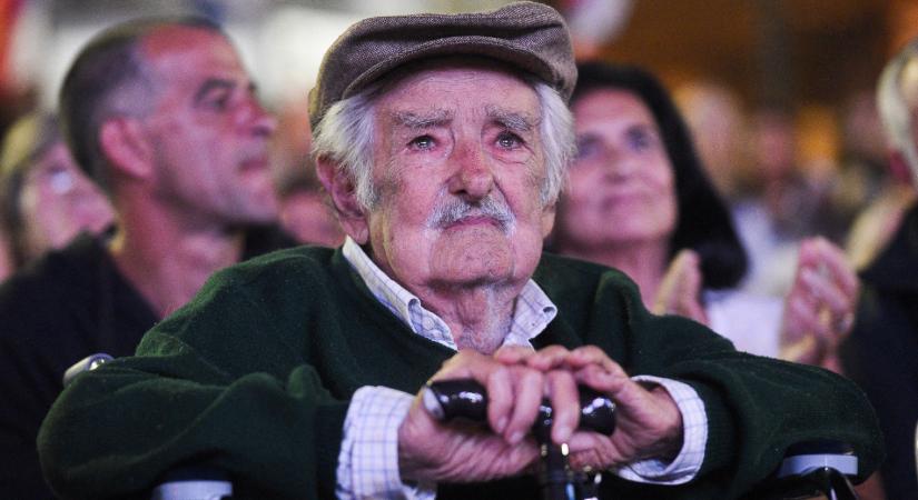 Meghalt José Mujica volt uruguayi elnök, aki másfélszobás farmjáról járt be az elnöki hivatalba, és fizetése 90 százalékát jótékony célra fordította
