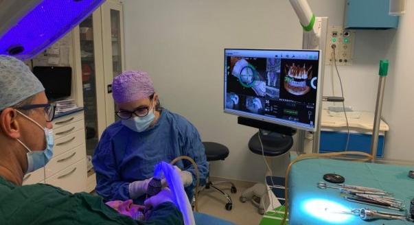 Fogászati implantáció mesterfokon