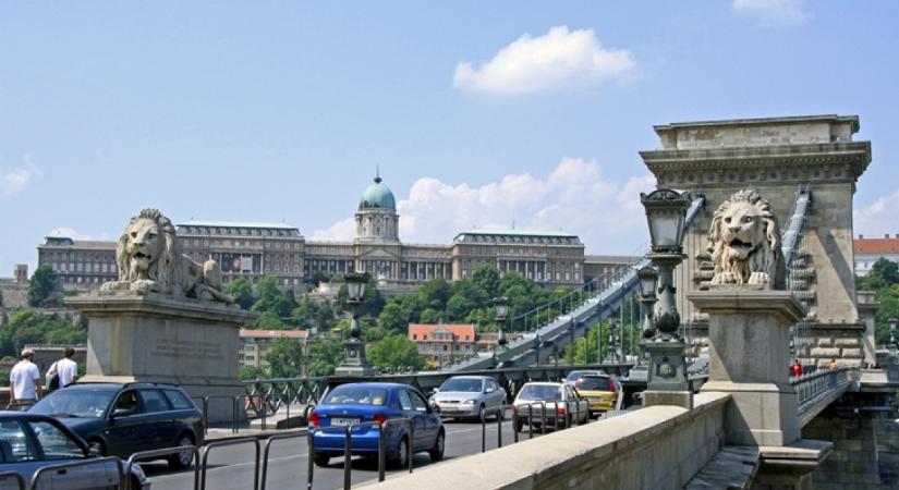 Kész rémálom lesz ma Budapesten közlekedni: rengeteg korlátozás jön