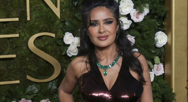 Bikinis címlapfotó készült az 58 éves Salma Hayekről