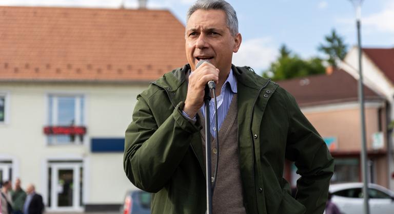 Szarkupac, ellopott pénz és egy 35 éve nem látott vállalás, ilyen volt Lázár János utcafóruma