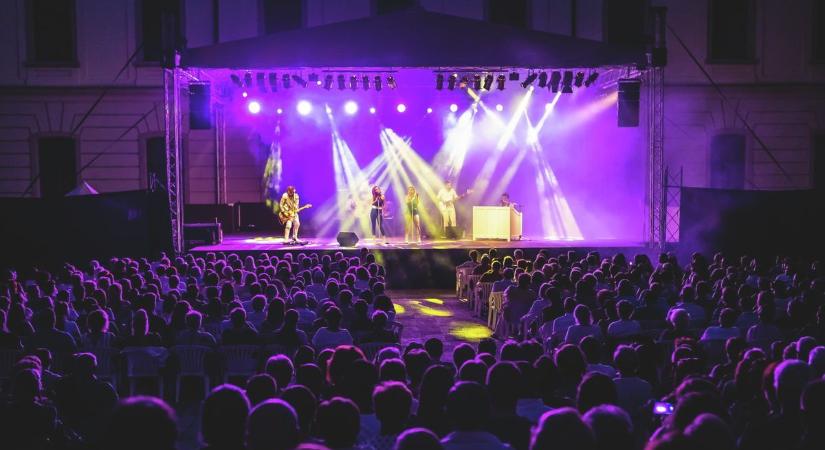 Hatalmas durranásnak ígérkezik a koncert