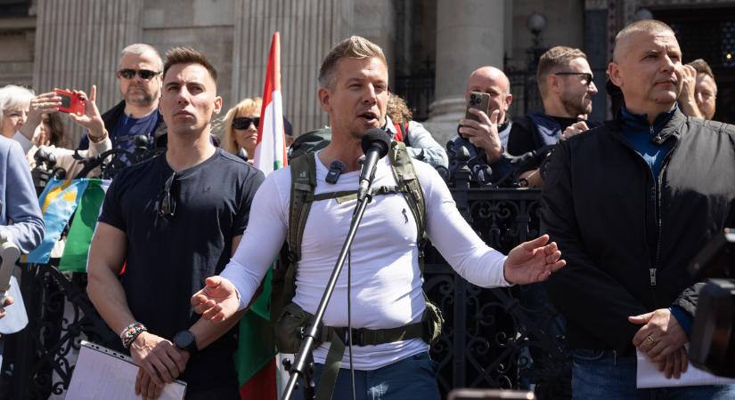 Magyar Péter felhúzta a túrabakancsát és elindult Nagyváradra