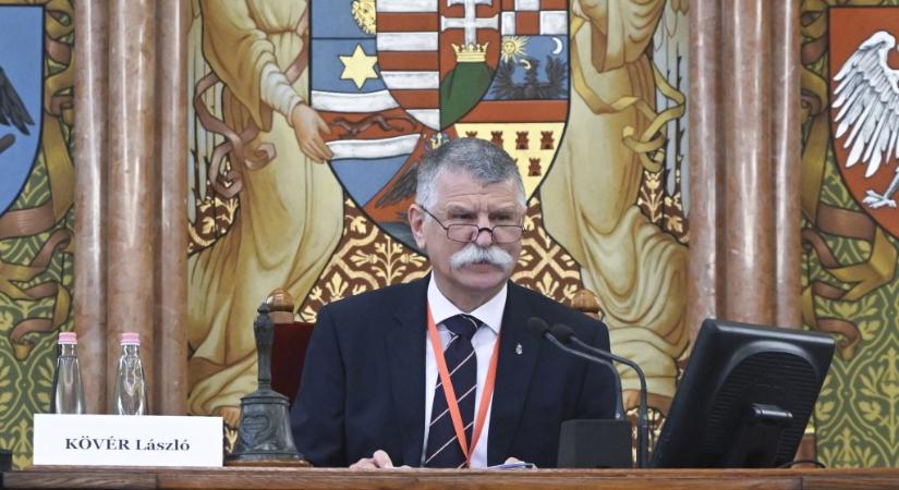 Felújítás Kövér László hivatalában: negyedmilliárdot költenek a konyhára, 300 milliót tanácsteremre