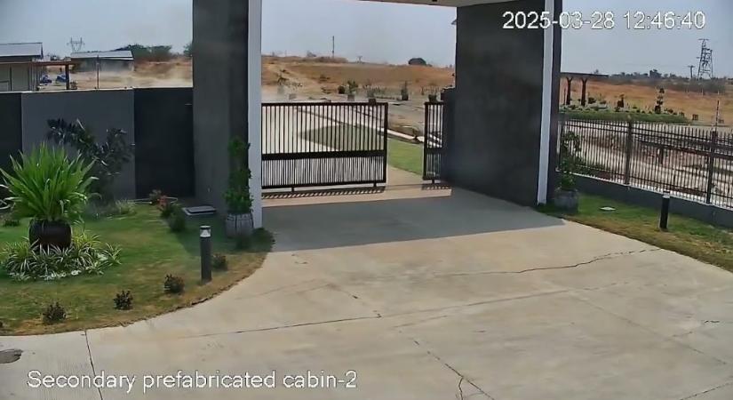 Videón, amint kettéhasad a föld Mianmarban