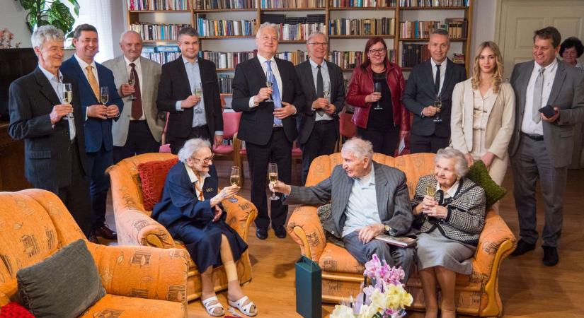 Dupla ünneplés: 100. születésnapján köszöntötték Éva nénit és Iván bácsit Kőszegen - sok-sok fotóval!
