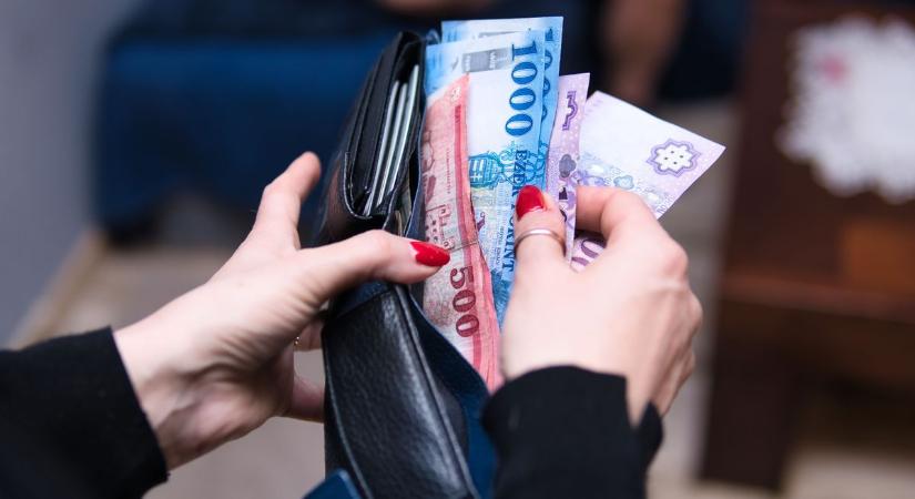 Rolexet vett, most pedig az interneten pénzért könyörög