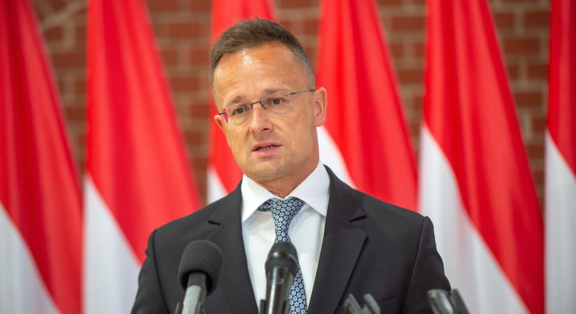 Szijjártó Péter felszólította Ursula von der Leyent, hogy hozza nyilvánosságra a Pfizer mutyi részleteit