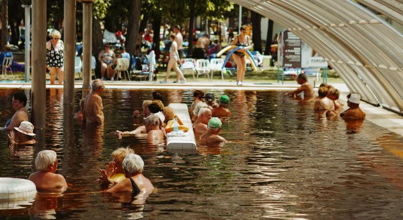Hűvös tavasz, forró medencék – Hajdúszoboszlón most is élmény a fürdőzés