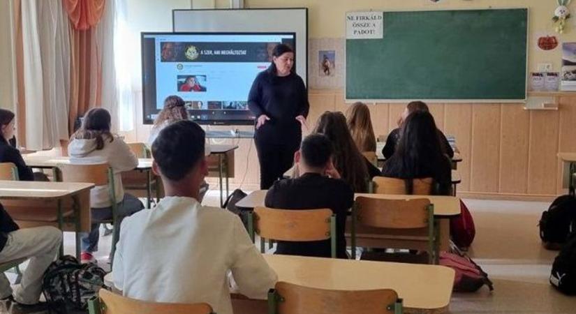 Az iskolapadoknál folytatják a jászkunsági rendőrök a harcot a veszélyes ellenséggel