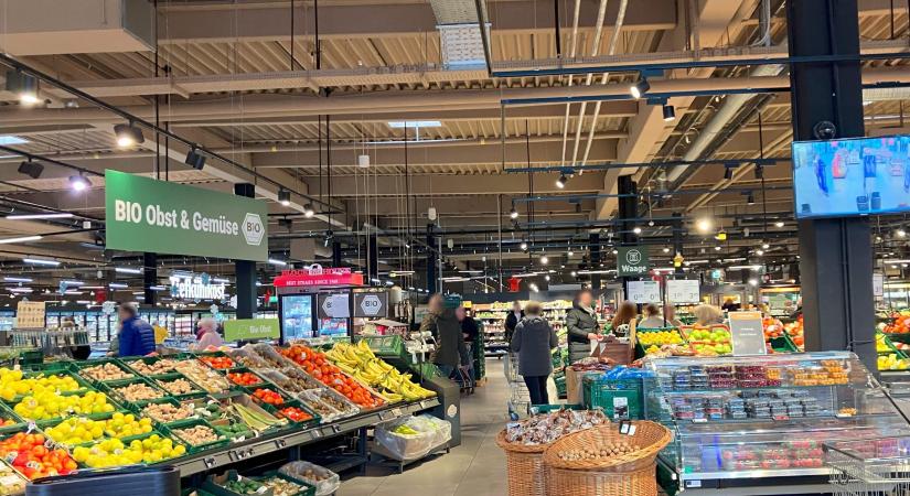 MBH Elemzési Centrum: Tágul az olló a bérek és a kiskereskedelmi forgalom emelkedése között
