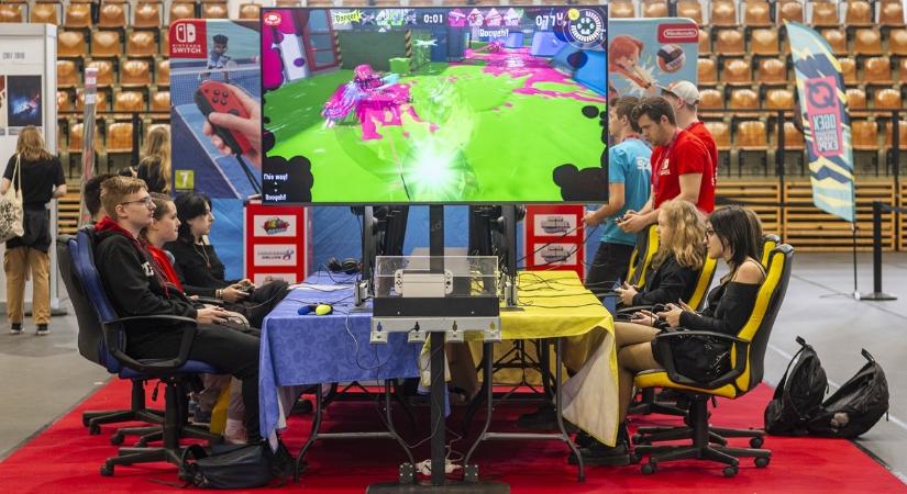 Győri Édes pixelekből, avagy a folyók városába is ellátogat az OGEX