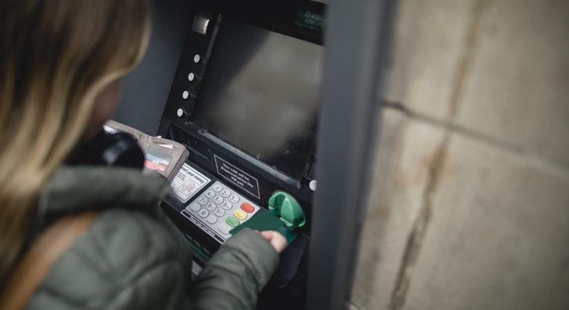 ATM-es bejelentést tett a nemzetgazdasági tárca