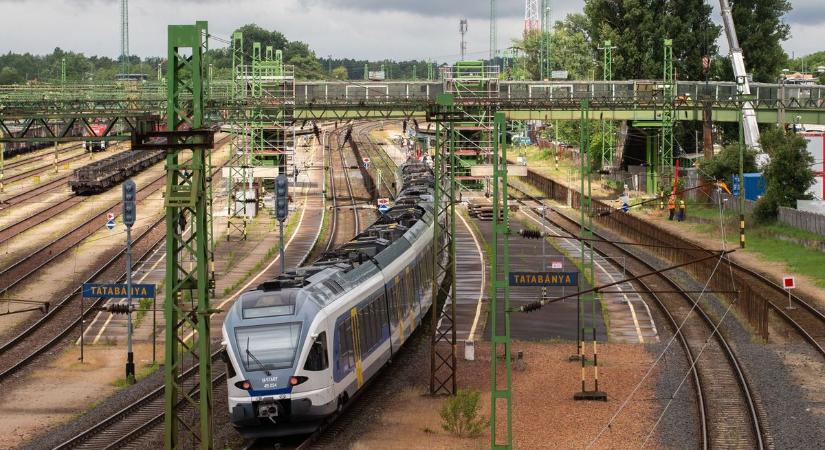 Vonatbaleset történt Komárom és Nagyigmánd között