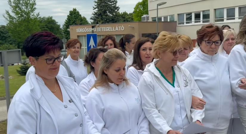 Videón az ajkai kórház dolgozóinak megható szerenádja az ápolók világnapján