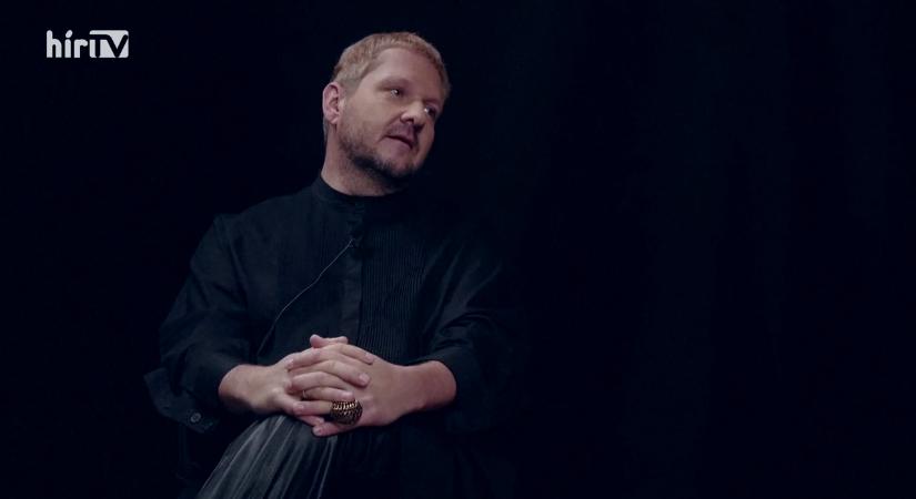 Ezt a férfit keresi a rendőrség a Lakatos Márk-féle botrányban