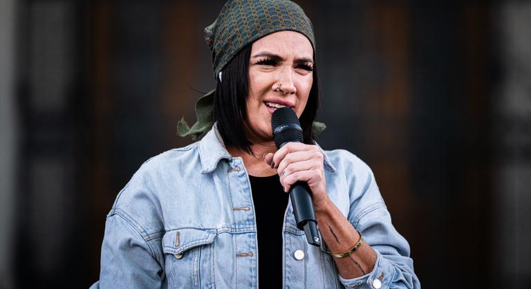 Az utcára került a TV2 felfedezettje, Tóth Gabi fogadta be az otthonába