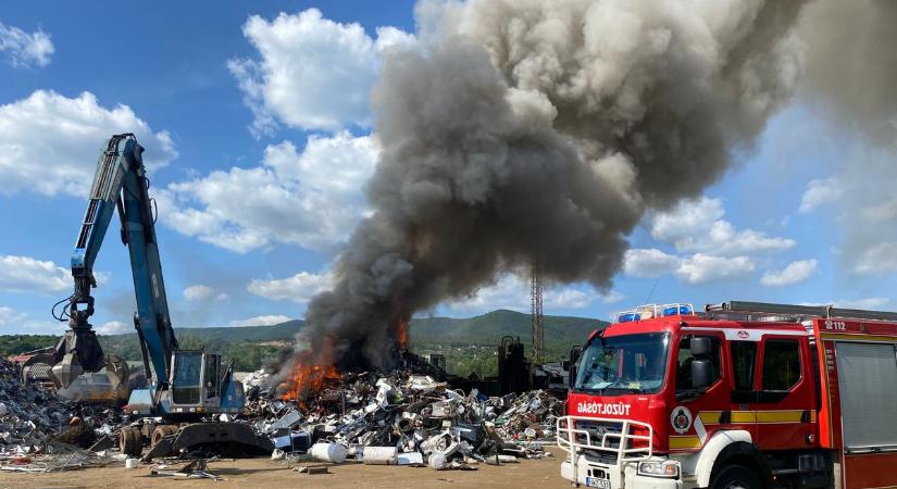 Ijesztő jelenetek Pécs közelében: hatalmas robbanás rázta meg a környéket!