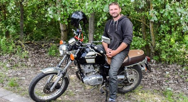 Szabadnapos rendőr mentette meg motorjával az eltévedt nyugdíjast