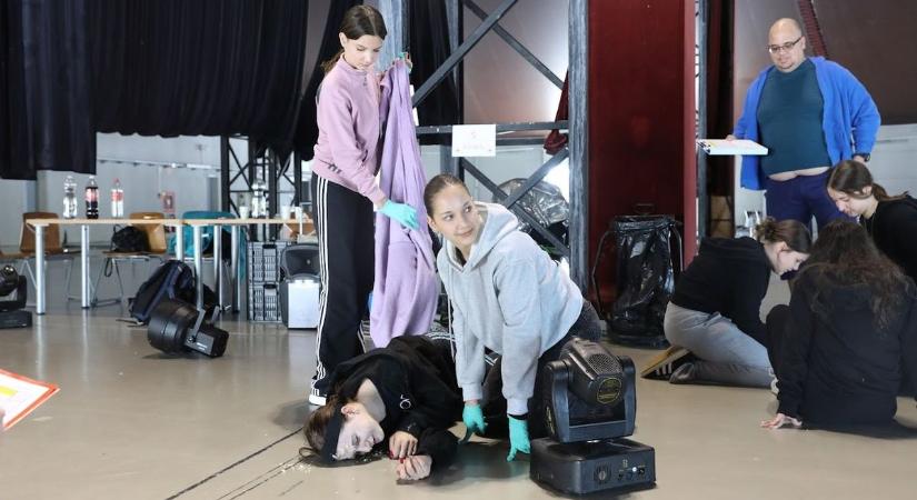Véres események történtek a rövidesen visszavonuló pécsi Expo Centerben (GALÉRIA, VIDEÓ)