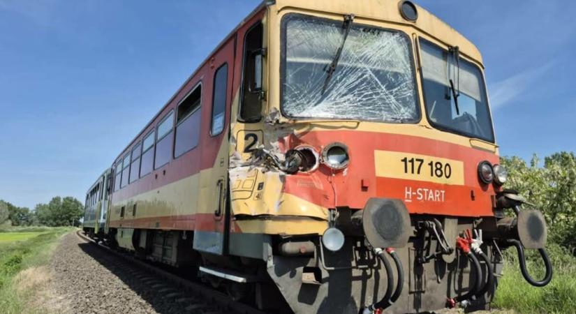 Vonattal ütközött egy teherautó Komáromnál
