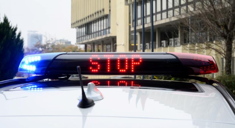 Beszólt a rendőröknek, pedig ittasan, jogsi nélkül vezetett