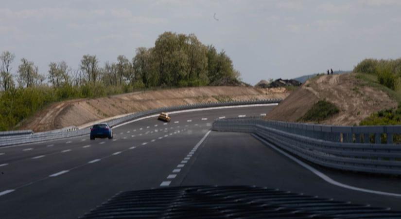 Közel 250 km-es sebességgel száguldottunk, mégse állított meg a rendőr (galéria)