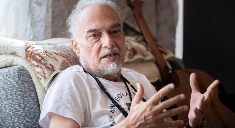 Laár András 44 év után kilép a KFT zenekarból