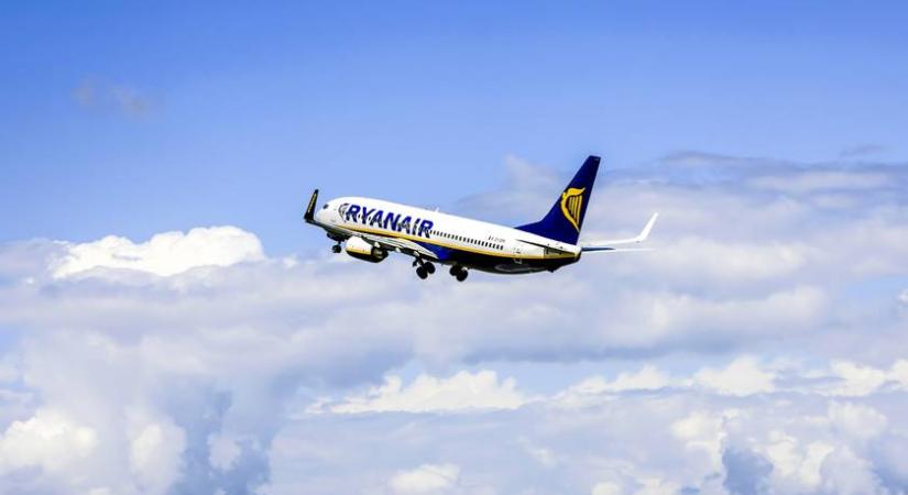 Több mint 1 milliós bírságot kapott a rendbontó utas: a Ryanair gépe máshol volt kénytelen leszállni