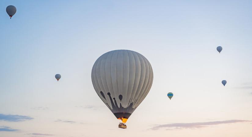 Lángoló hőlégballonból zuhant a mélybe egy férfi - az egészet videóra vették