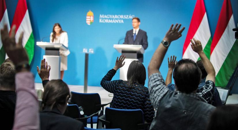 „Mészáros Lőrinc és Tiborcz István országában ezzel turnézni kormányzati részről rettenetes cinizmusra vagy nagyon jó humorérzékre vall”
