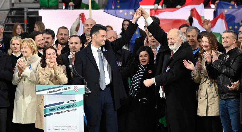 A politikában való részvételnek van egyenes és tiszta módja is – elemző az átláthatósági törvényről