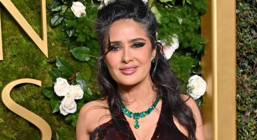 Az 58 éves Salma Hayek félmeztelen videón: felül nem viselt semmit a dögös színésznő