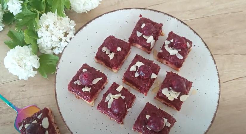 Puha túróalap, friss meggykrém – mennyei párosítás, minimál bűntudattal