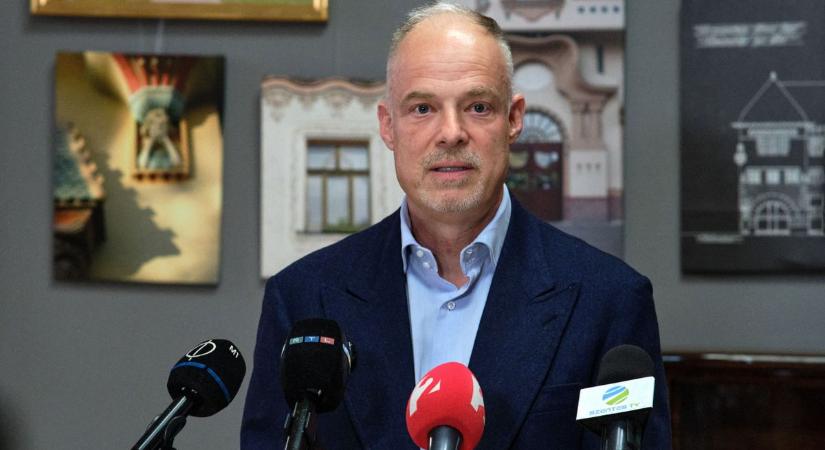 A honvédelmi miniszter szerint így bukhatott le Ruszin-Szendi Romulusz