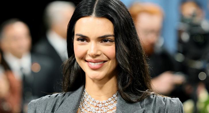 Kendall Jenner a fogát törte, miközben a Knicks meccsére tartott, rajta nevet az internet népe