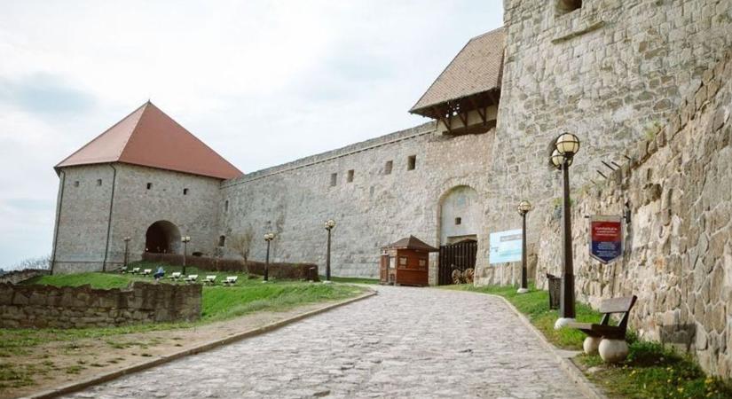 Nyílt levelet írtak az egri vár dolgozói a Mi Hazánk képviselőjének