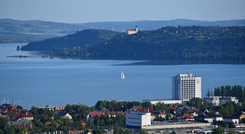 Balatoni élmény úszva vagy SUP-pal – Újra Öbölátúszás Tihany és Balatonfüred között