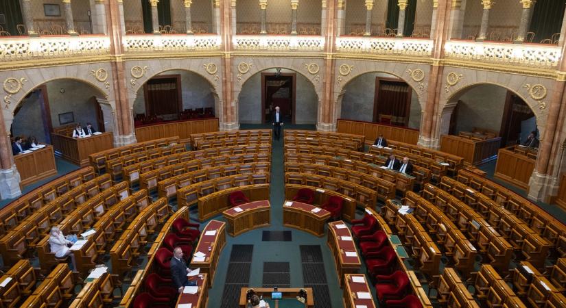„Feketelistákból még nem épült ország” – Itt a civilek és a szerkesztőségek közös közleménye az átláthatósági törvényről