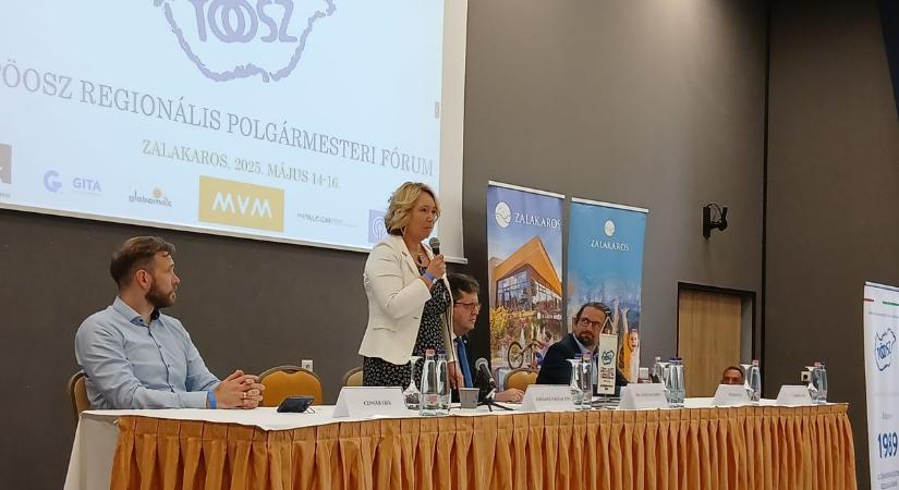 Napirenden az okosváros, a versenyképes járások program és az önkormányzatok helyzete