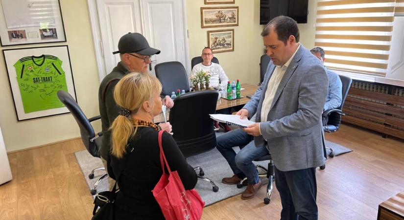 Fejsztámer: A VMSZ-en kívül senki sem foglalkozik a buszjáratok visszaállításának problémájával