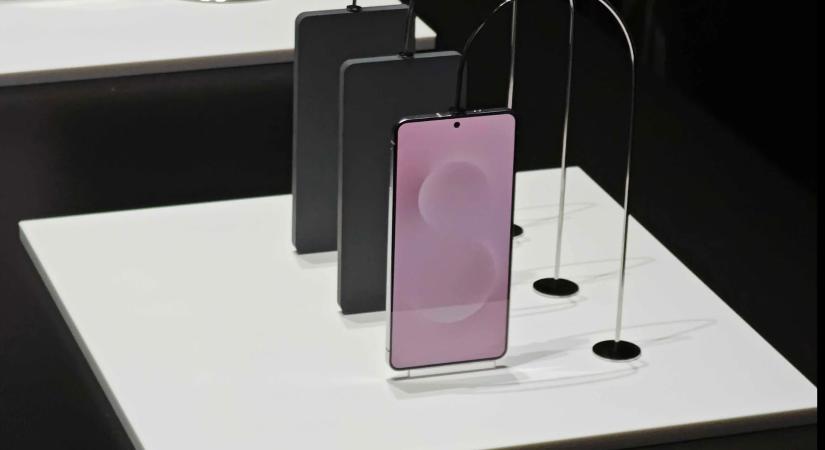Log-videók rögzítésére is képes a Samsung Galaxy S25 Edge szelfikamerája