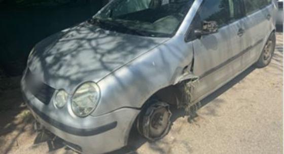 Leszakadt az abroncs a felniről, de akkor sem adta fel a menekülést egy autós Gödöllőnél