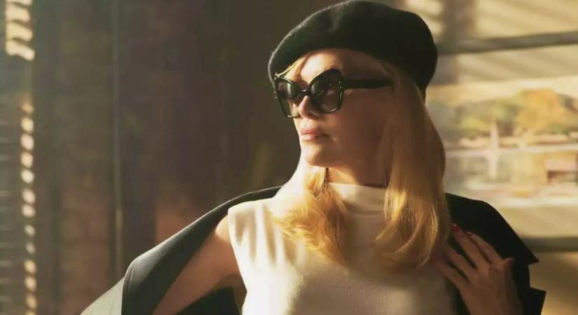 Pamela Andersonnak nehezen ment a fapofa a Csupasz pisztolyban
